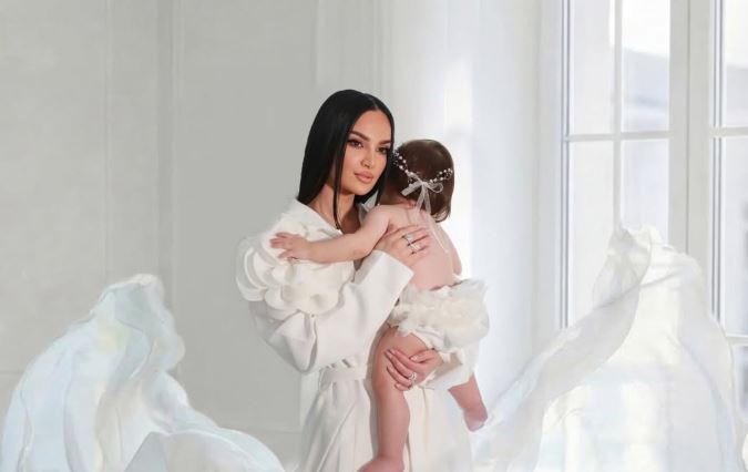 Samanta uron të bijën në ditëlindjen e parë: Ti je melodia më e bukur