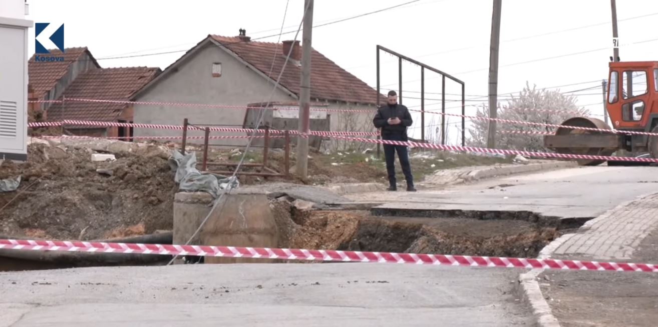 Vazhdon shembja e dheut në rrugën “Don Shtjefën Kurti”, ndalohet qarkullimi (VIDEO)