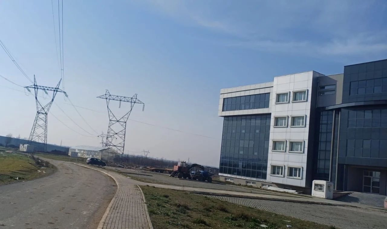UP-ja zhvendos shtyllën, hapet rruga për funksionalizimin e objektit të ri të Fakultetit të Bujqësisë