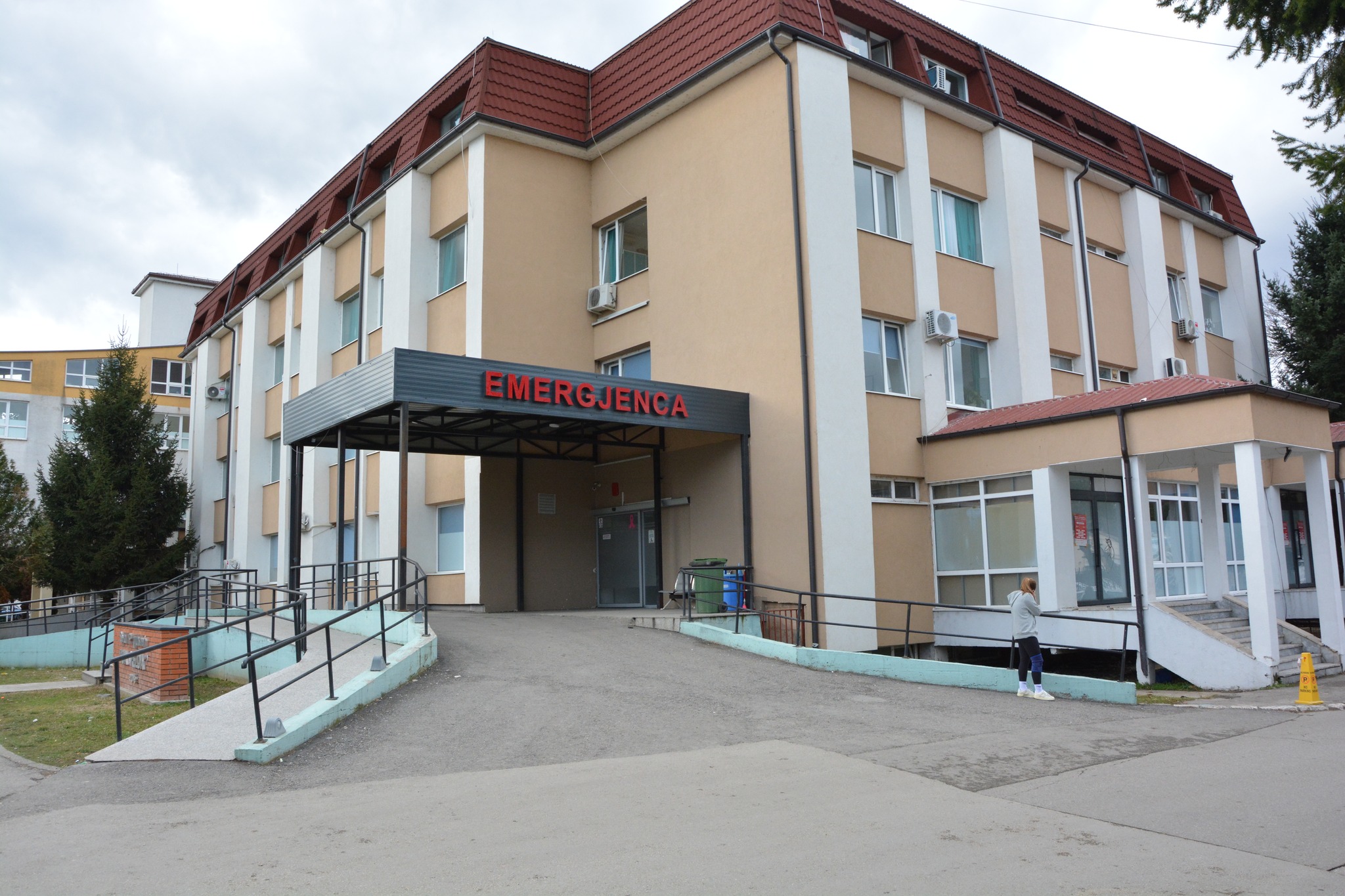 Vonesa e pagave, nisin grevën punëtorët teknikë në spitalin "Isa Grezda" në Gjakovë