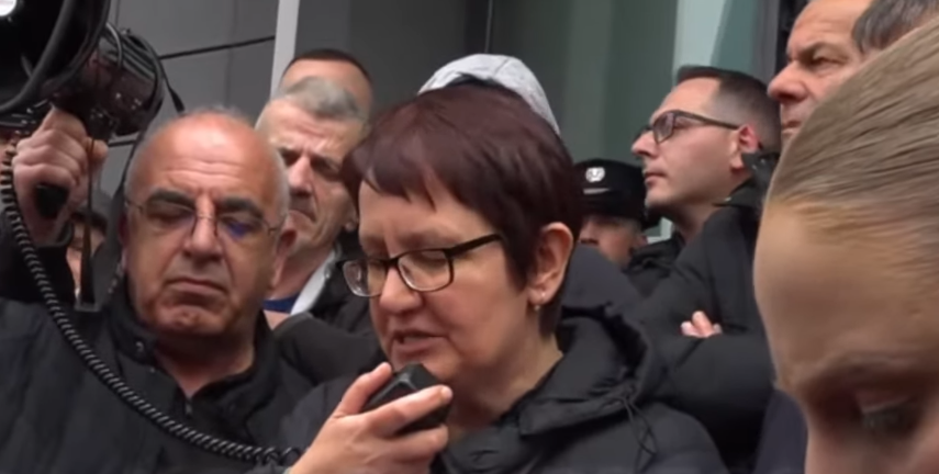 Protesta para Kuvendit, Dërguti kërkon përgjegjësi për skandalin e ekspozitës