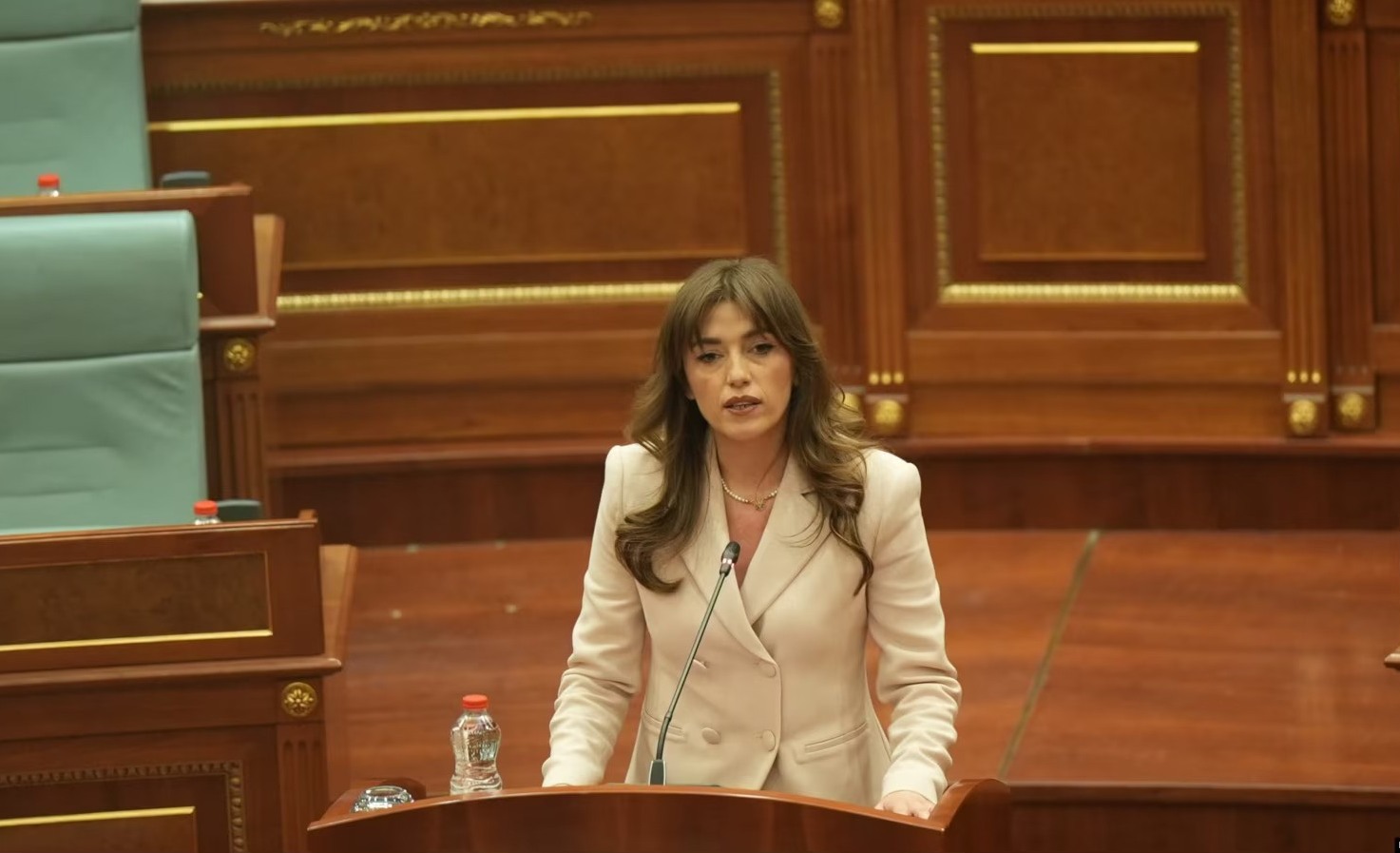 Kryetarja Haxhiu thërret konferencë për media