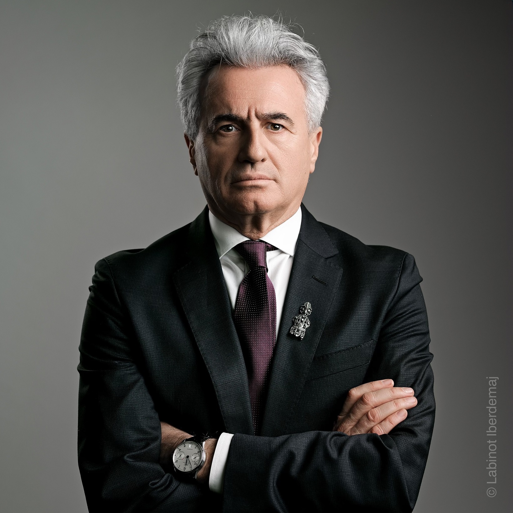 Për të shmangur zgjedhjet, avokati Koci kërkon nënshkrimet për kandidat të dytë për President