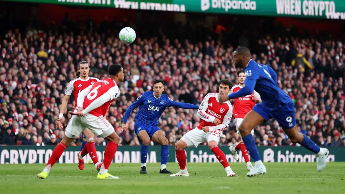 Arsenali me fitore të rëndësishme ndaj Evertonit