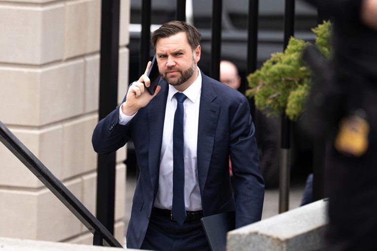 "Nuk dua të shkoj në burg", Vance pyetet nëse e kishte këshilluar Trumpin për luftën me Iranin
