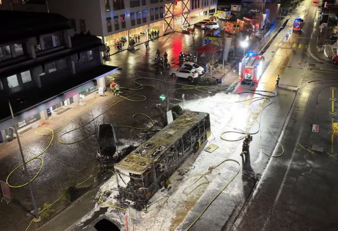 Ngjarja e rëndë në Zvicër, policia heton dyshimet se zjarri në autobus u shkaktua nga një pasagjer