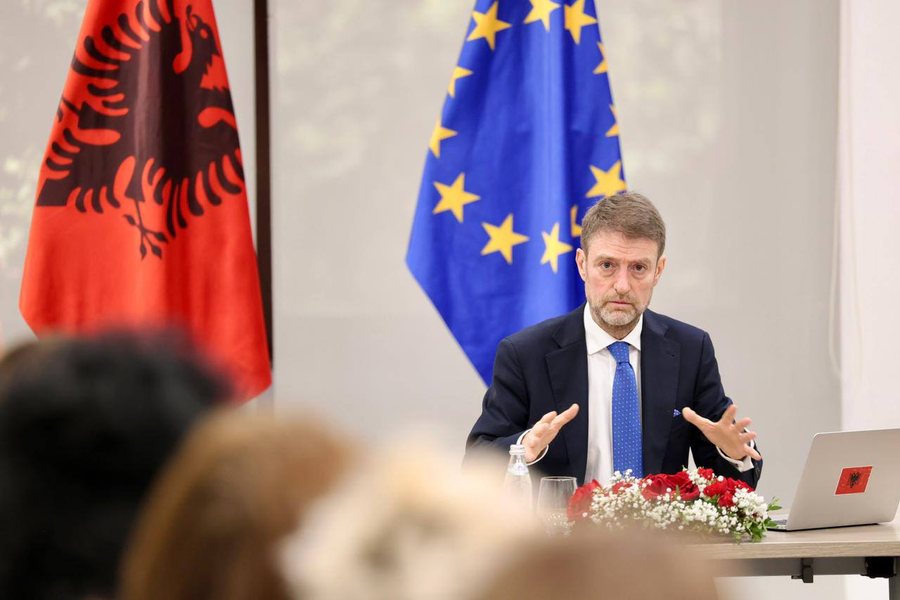 Ministri Hoxha: Sovraniteti i Kosovës nuk mund dhe s'duhet të vihet në dyshim
