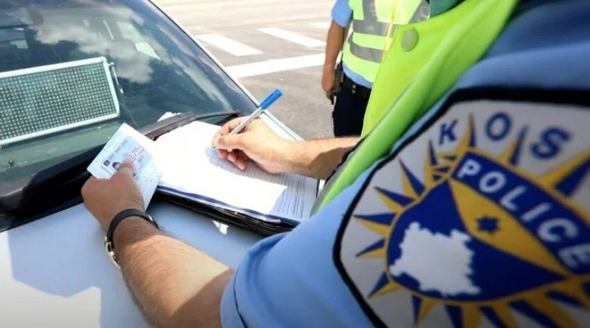 Po bënin gara shpejtësie, Policia ua merr lejen për një vit dy të rinjve në Ferizaj