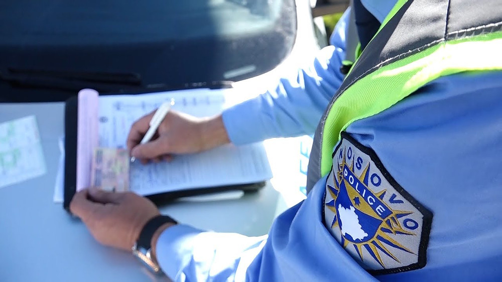 Policia shqipton rreth 2 mijë e 400 gjoba trafiku brenda 24 orëve të fundit