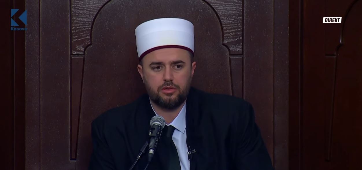 Hoxhë Mazllami: Allahu të falënderohet e të madhërohet pa ia nda, ditë e natë (VIDEO)