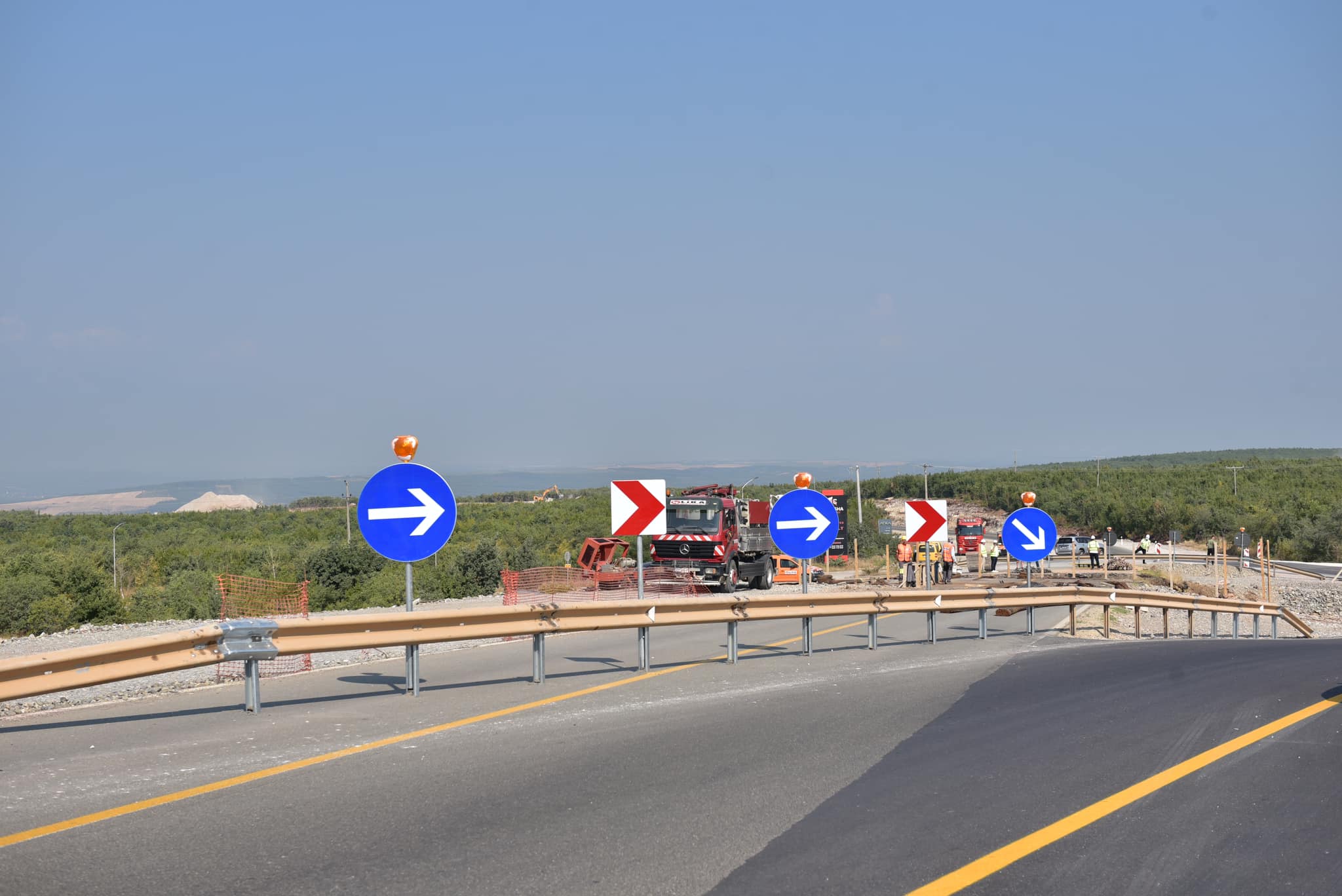 Riparimi gropës bllokon përkohësisht rrugën Kijevë-Dollc