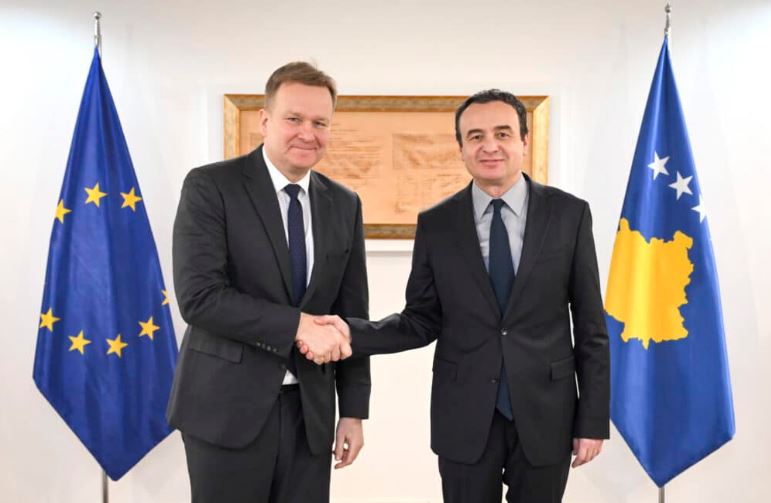 Sorensen me mëngjes i shkon Kurtit në takim