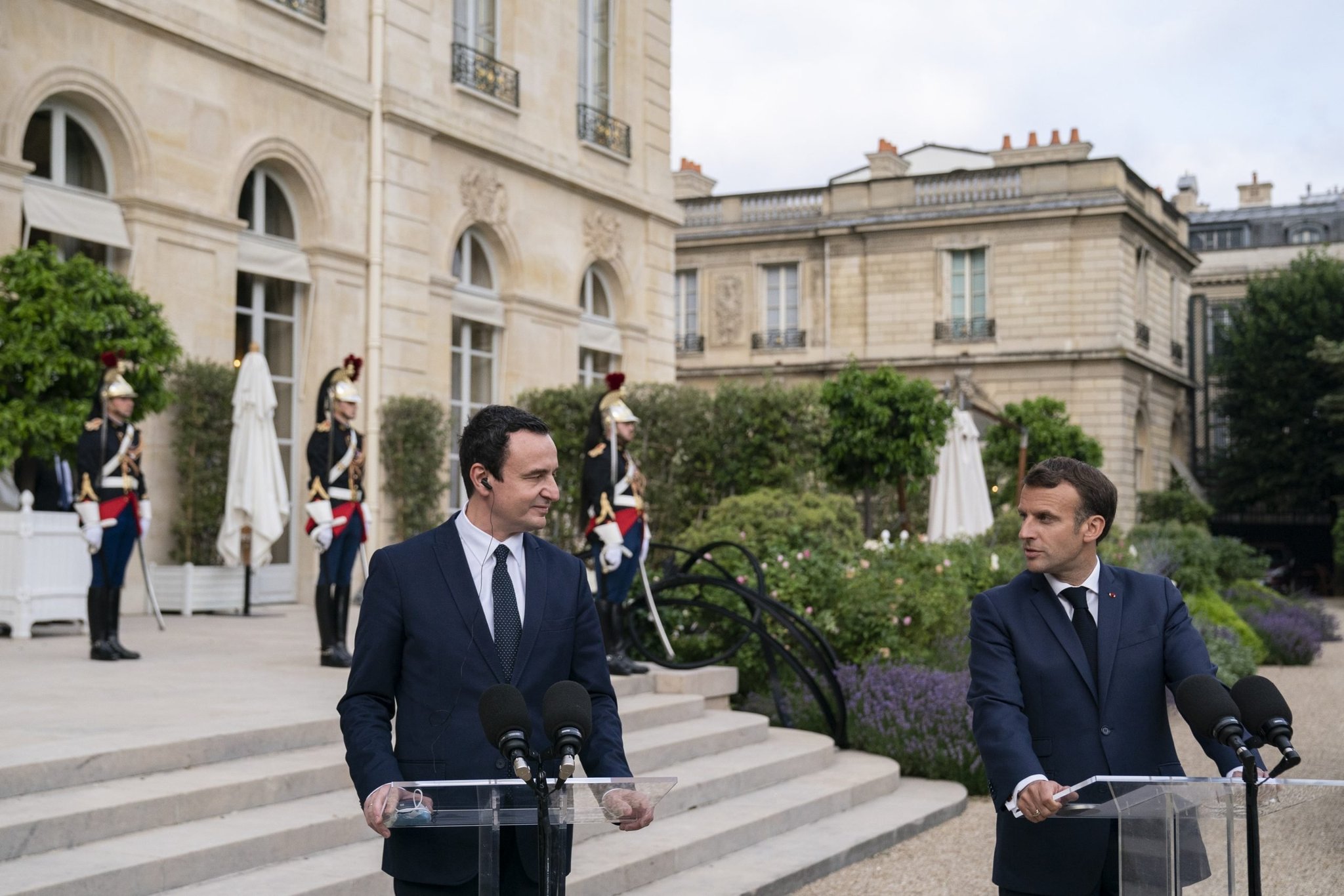 Kurti udhëton për vizitë zyrtare në Francë, do të takohet me Macronin