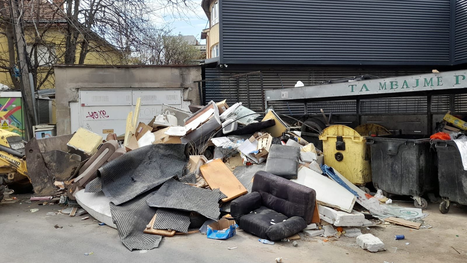 Problemi me mbeturina, Komuna e Prishtinës ndan rreth 1 milion euro për ndërtimin e kontejnerëve nën dhe mbitokësorë