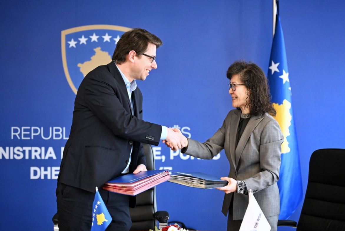 Ministria e Financave nënshkruan marrëveshjet në vlerë 96 milionë euro me Bankën Botërore