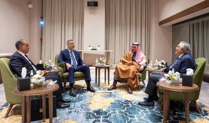 Pakistani organizon bisedime me Arabinë Saudite, Turqinë dhe Egjiptin mes diplomacisë së luftës me Iranin
