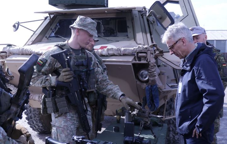 Ambasadori Rudolph viziton ushtarët gjermanë në Kampin Bondsteel