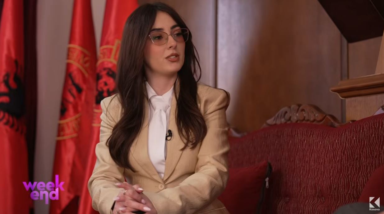 Nga djepi i nënës Salë te zanati i rrobaqepësisë: Kujtimet e Sala Jasharit (VIDEO)