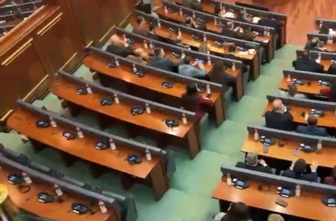 AAK e Lista Serbe mungojnë - A mund të kalojnë amandamentet për Presidentin pa votat e tyre?