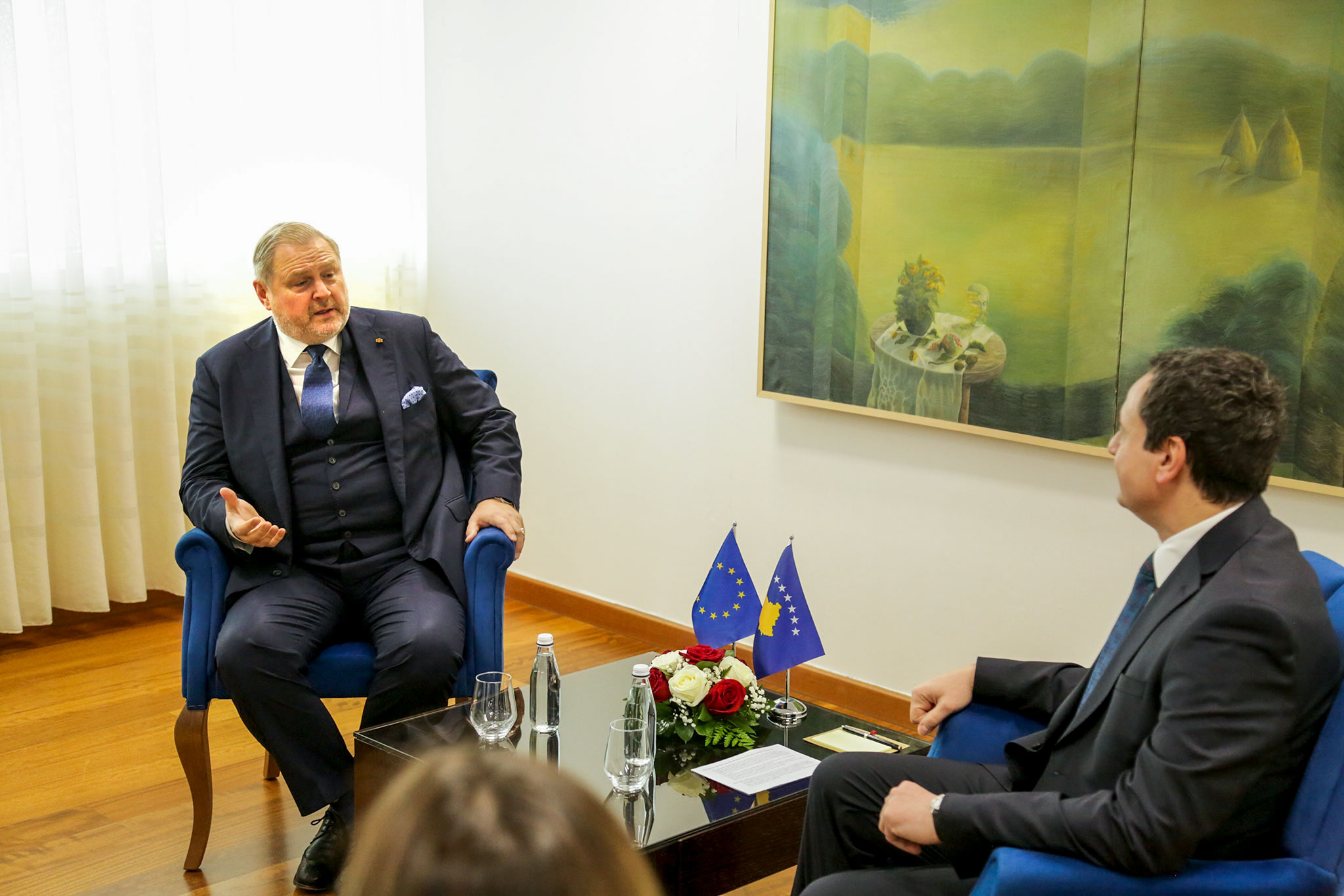 Terras uron Kurtin për "zbutjen" rreth Ligjit për të huajt: Nga kjo përfiton BE-ja dhe Kosova