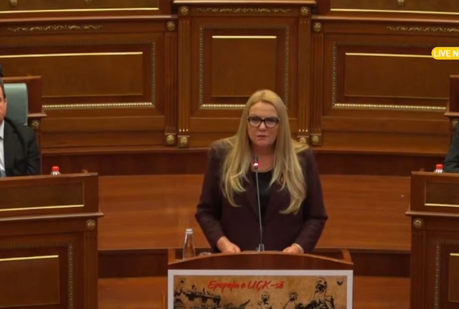 Kadrijaj në seancën solemne: Nën kullën e Prekazit u mbrojt nderi i një kombi