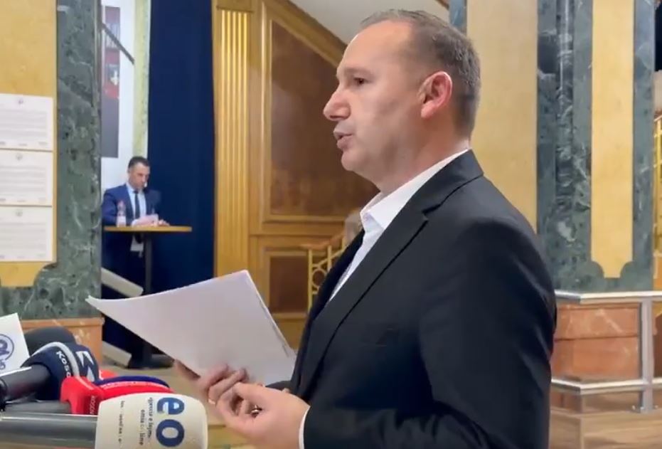 Kërkesa për ndryshime kushtetuese për Presidentin, Zemaj: E vonshme