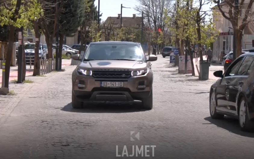 Qendra e Klinës: Hiqet kalldërmi, rikthehet asfalti (VIDEO)