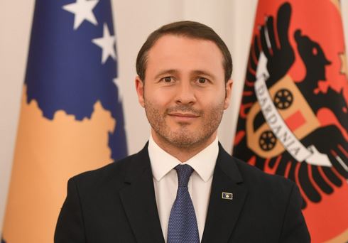 "Emocion, dashuri, krenari" - Sadriu reagon pasi Osmani finalizon mandatin si presidente