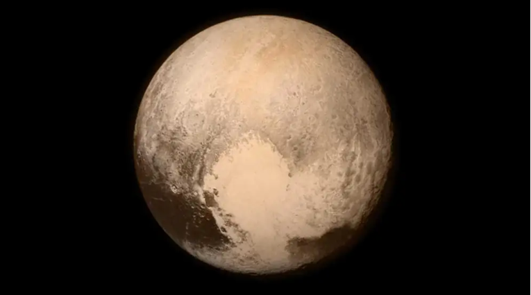 Shefi i NASA-s: Plutoni duhet të jetë përsëri një planet
