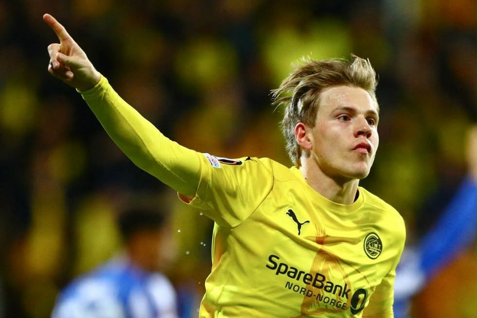 Hauge drejt Premier League, Arsenal në pole position