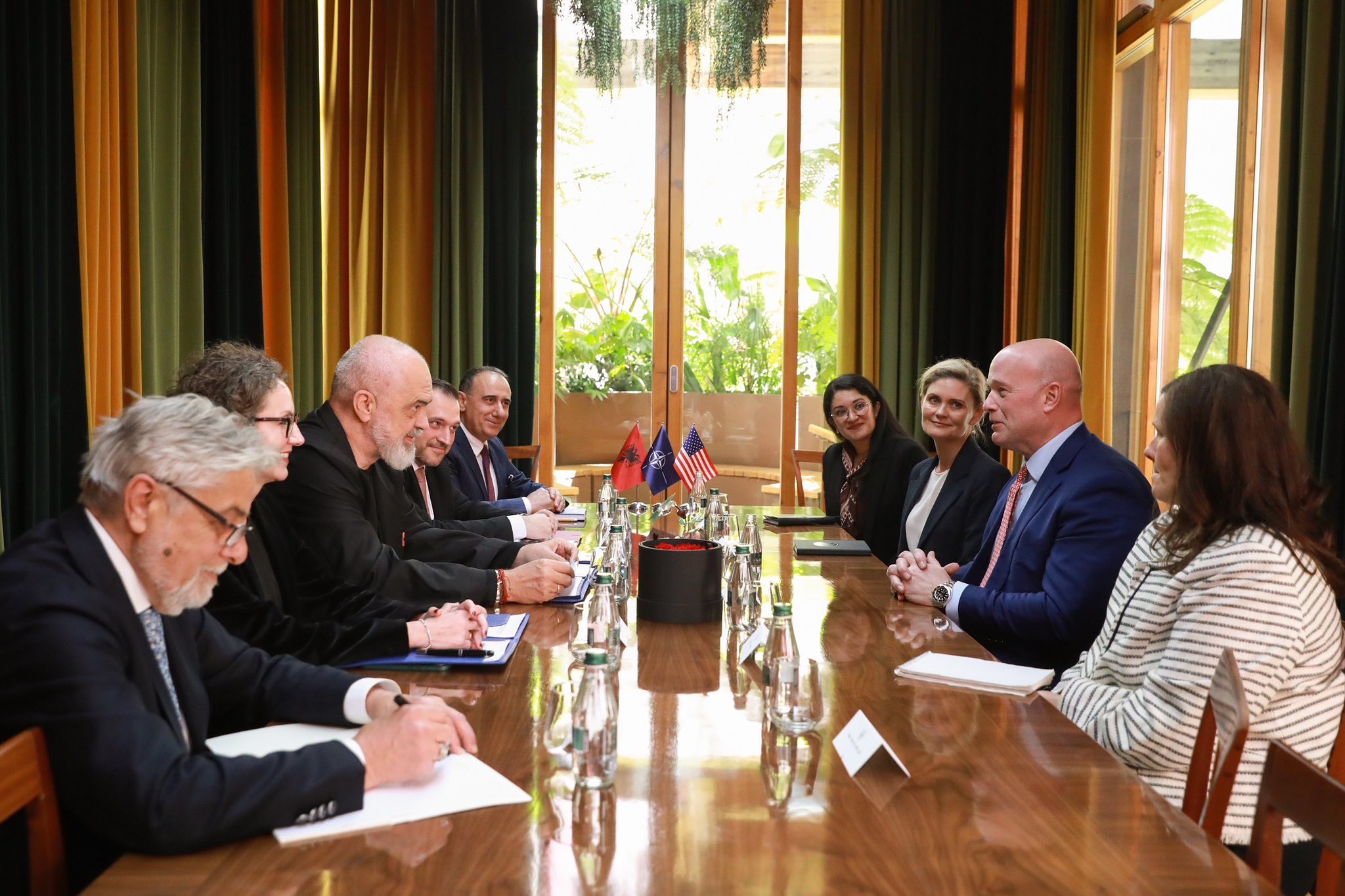 Ambasada amerikane për vizitën e Whitaker në Tiranë: Shqipëria, aleate e palëkundur e NATO-s