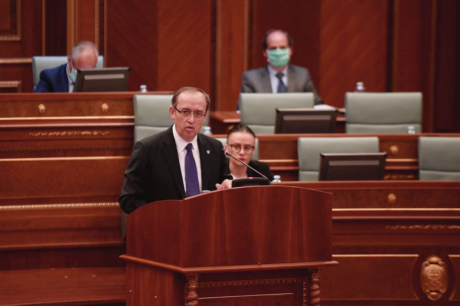 Hoti reagon për situatën rreth presidentit: S’lejohet cenimi i rendit kushtetues