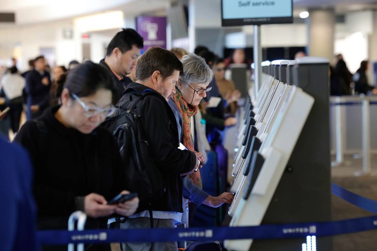 Sistemi i ri i BE-së krijon pritje me orë të tëra në aeroporte