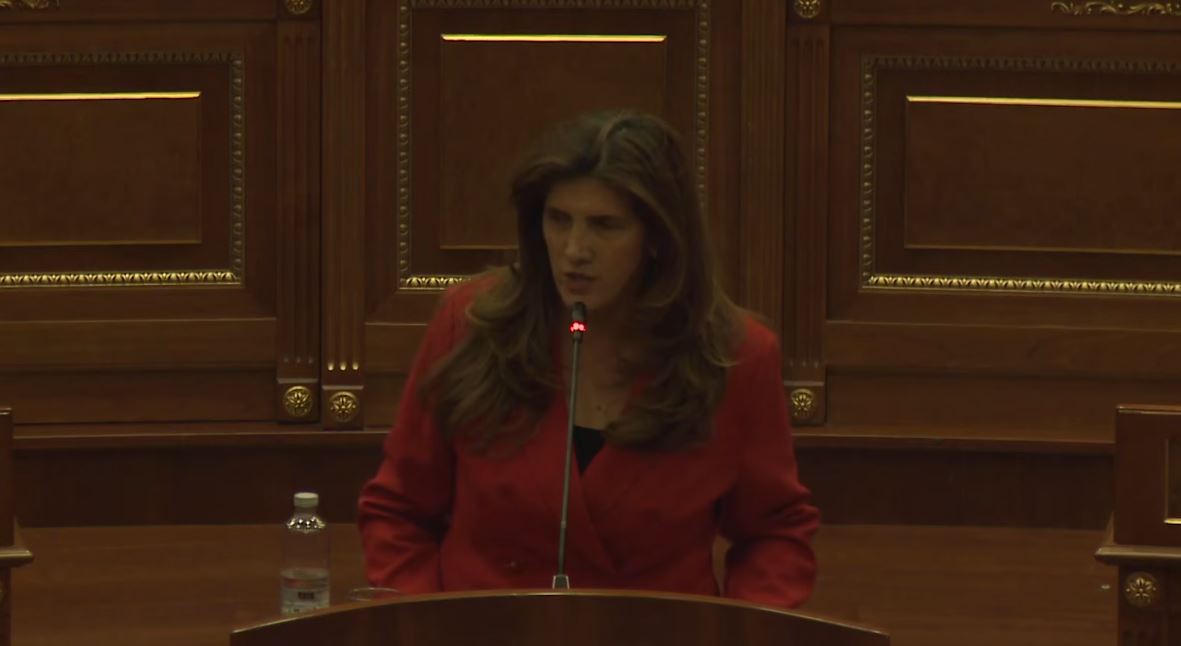 Musliu-Kurtit: Zvogëlo numrin e ministrive - e ke bërë kabinetin si me qenë Kosova, Kinë