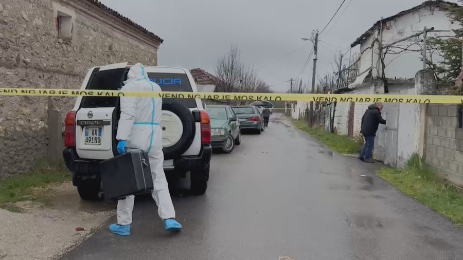 Vrasja e të moshuarit në Korçë, policia shoqëron disa persona