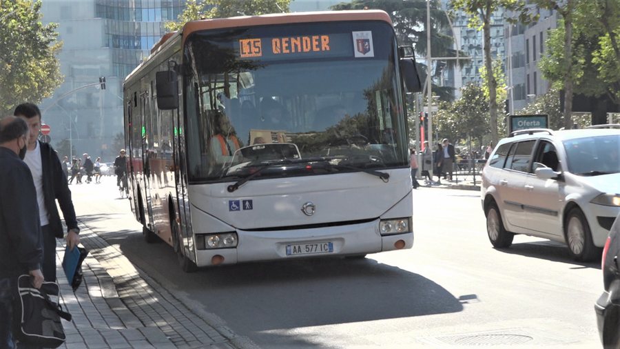 Shqipëri: Rritja e çmimit të naftës, shoqatat e transportit publik paralajmërojnë ndërprerje shërbimi