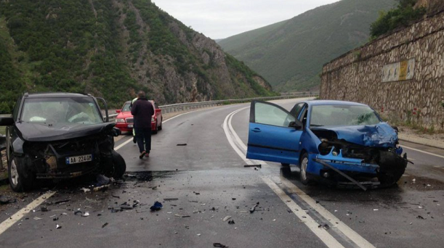 Aksidentet rrugore në Shqipëri u ulën me 6.3% në mars, sjellja e shoferëve shkaku kryesor
