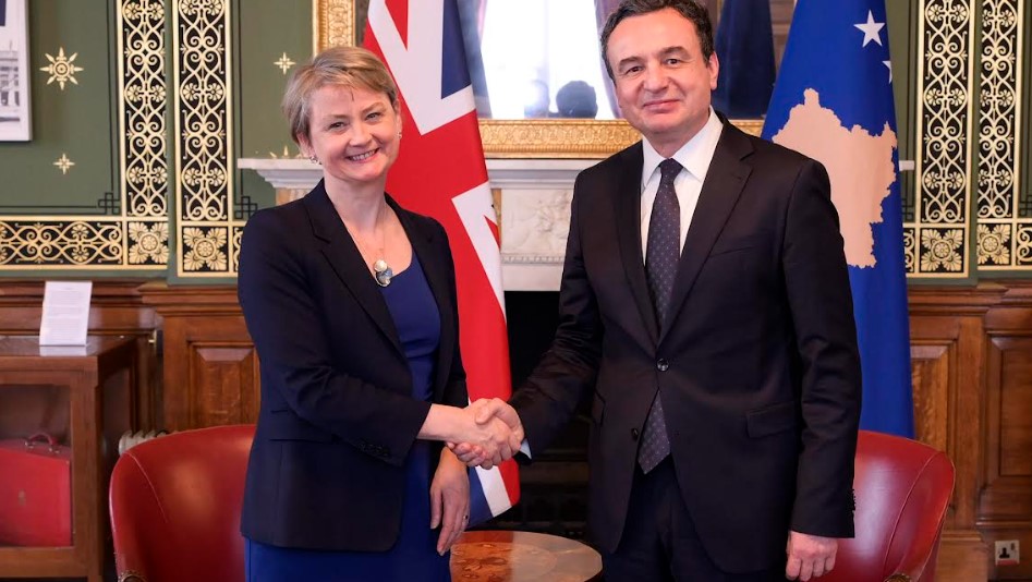 Kurti:  Britania partner strategjik, Serbia dhe Rusia kërcënim për sigurinë