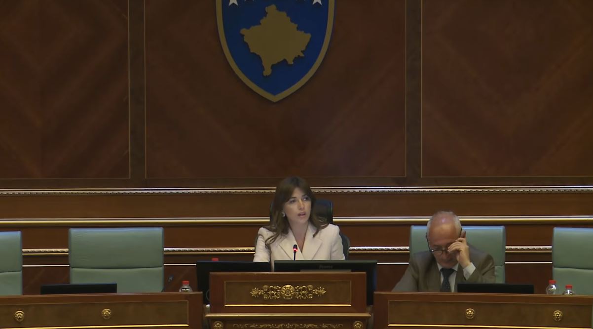 Haxhiu ia tërheq vërejtjen Haradinajt: Kujdes me gjuhën, mos e keqpërdor foltoren