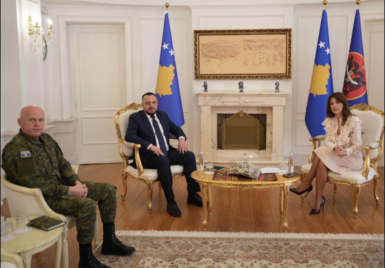 Haxhiu takon Maqedoncin dhe Jasharin, diskutojnë për fuqizimin strategjik të FSK-së