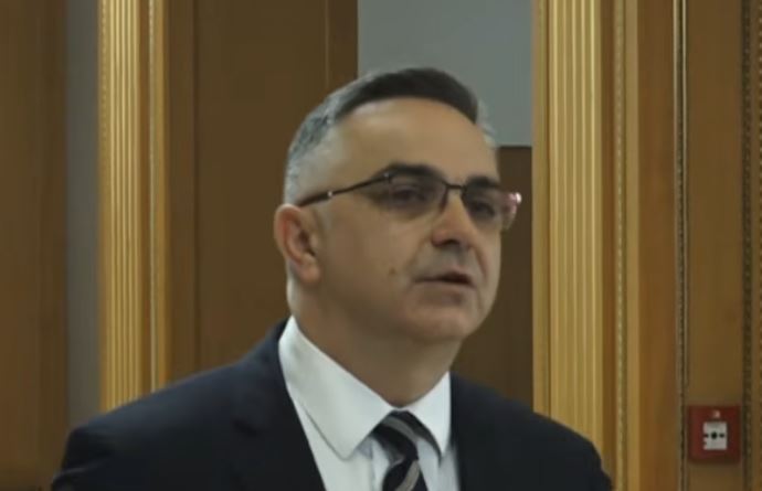 Rroga e 13-të për sektorin publik, Tahiri: Marre – vendimi buron nga zotimet paraelektorale