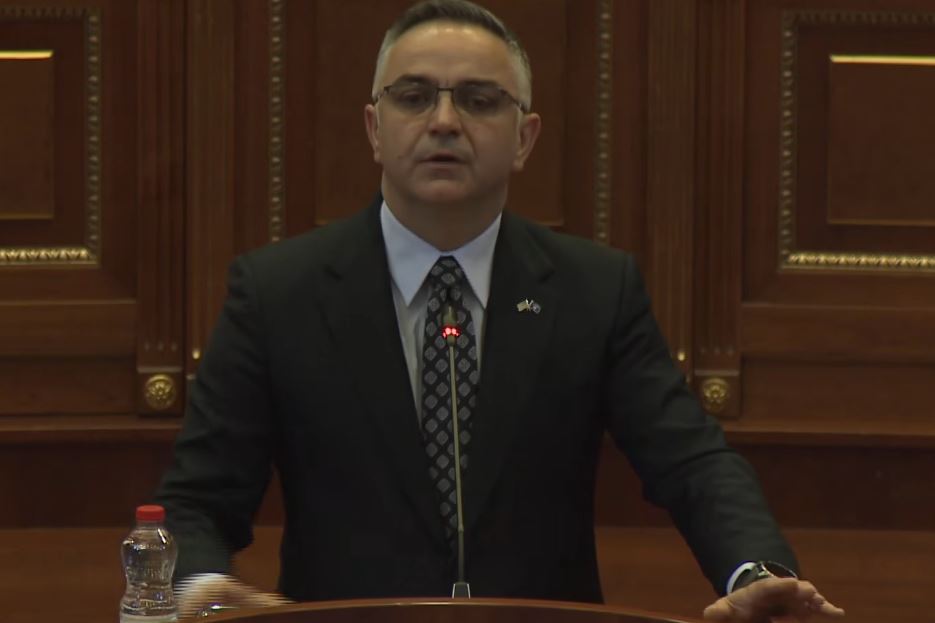"Tortura më e madhe për qytetarët", Tahiri kritikon Qeverinë për vonesat në rrugën Prishtinë–Klinë