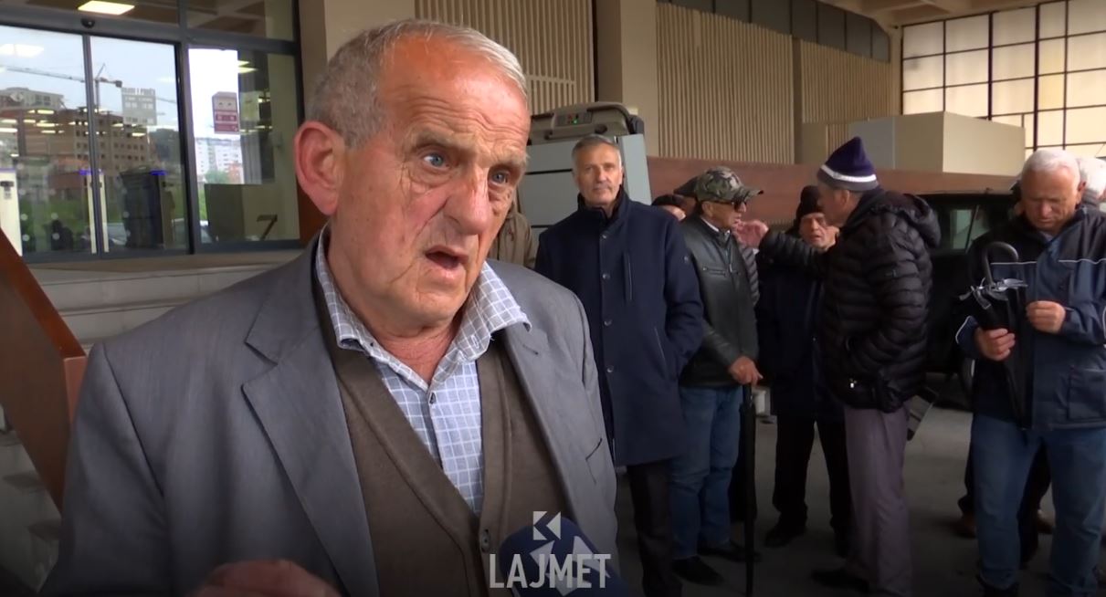 Protesta te AKP: Punëtorët duan paratë e privatizimit (VIDEO)