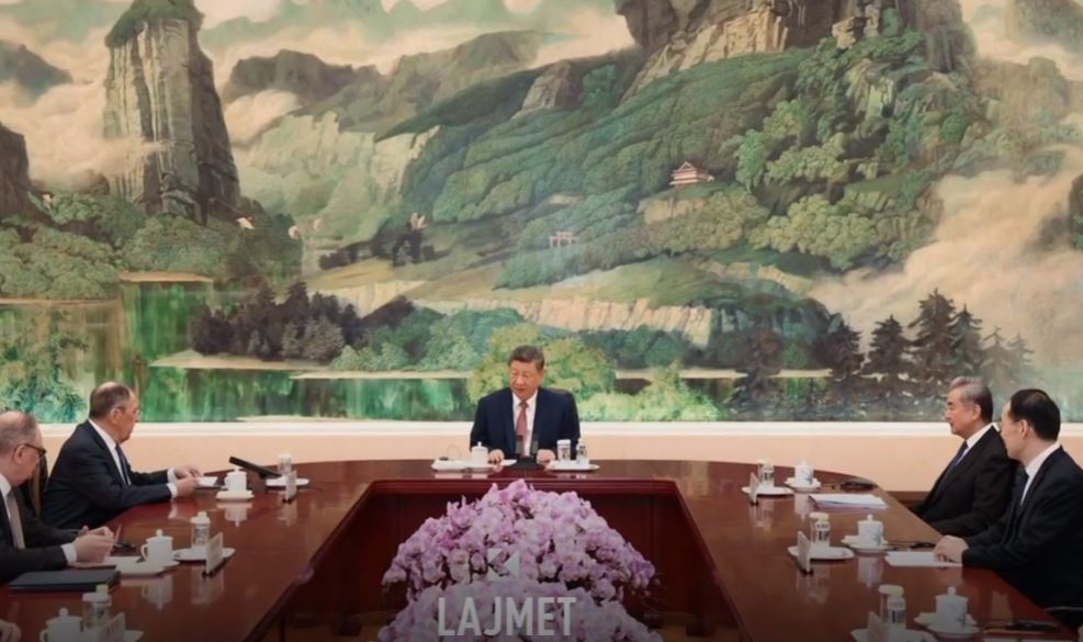 Nga Kina, Lavrovi “vajton” Serbinë e kritikon BE-në (VIDEO)