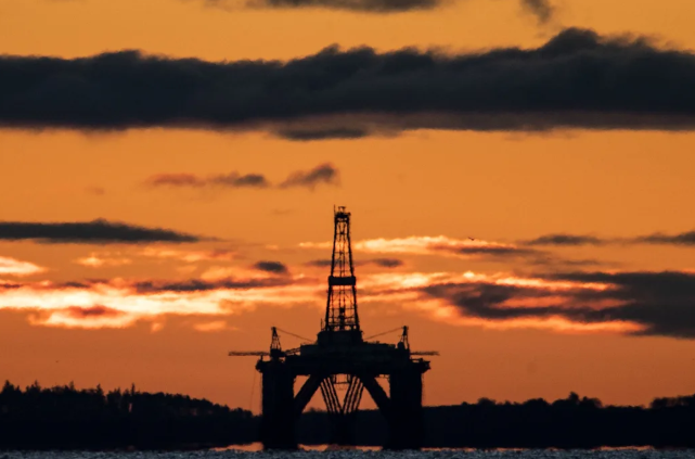 Lufta Iran-ShBA, çmimi i naftës rritet sërish duke arritur nivelin më të lartë në tre javë