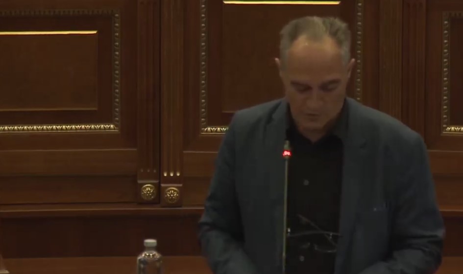 Ekspozita e Shkëlzen Gashit, deputeti Hasani: S’është gabim, por prezantim i deklarimit të UDB-së