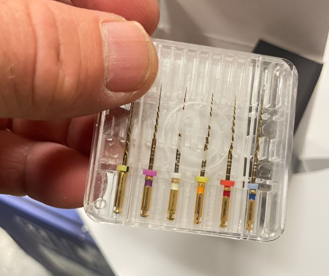 Zbulohet kontrabanda me produkte dentare në Aeroportin e Prishtinës