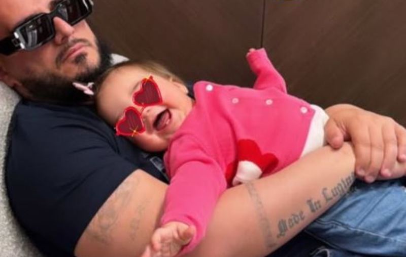Gold AG publikon foto të veçantë me të bijën: E mira e babit, Emblema