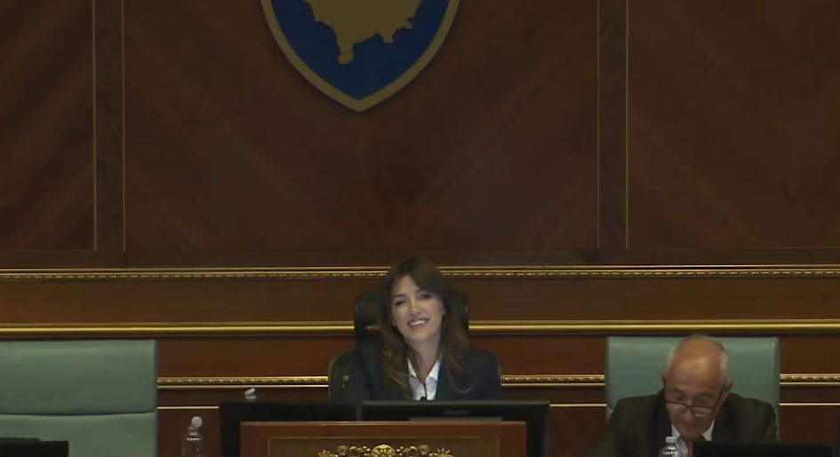 Haxhiu ‘ironizon’: Veç edhe presidenti na ka mbetë, edhe krejt në vijë