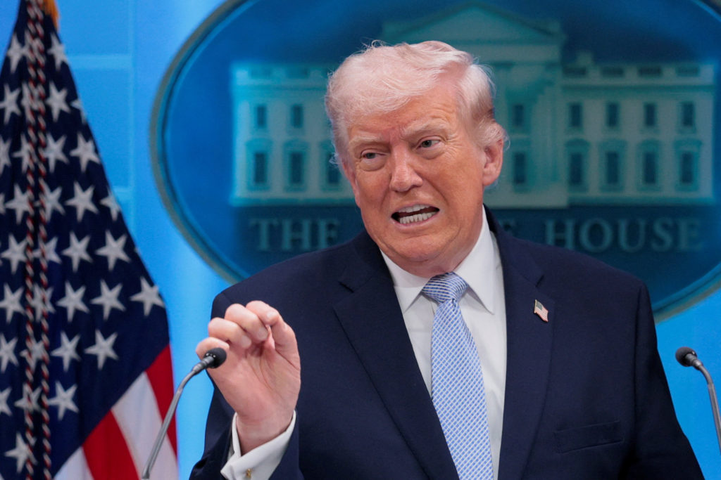 Trumpi thotë se ushtria amerikane ka bllokuar portet iraniane për të ushtruar presion mbi Teheranin